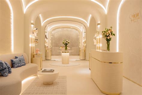 pilladas atenea dior|Dior Spa Plaza Athénée: The Dior Spa in the Heart of Paris .